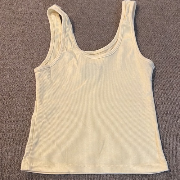 Hollister Yellow Ribbed Cropped Tank Top Size Small (BB) - Picture 4 of 4